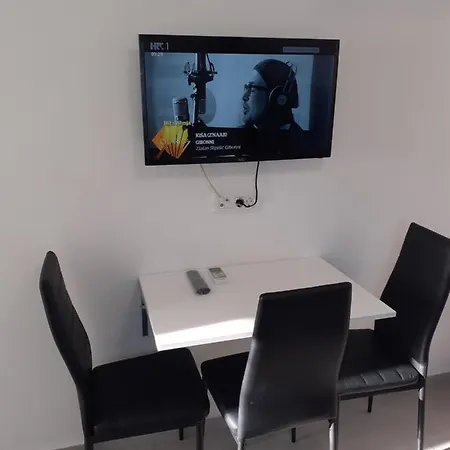 Lorena شقة زادار