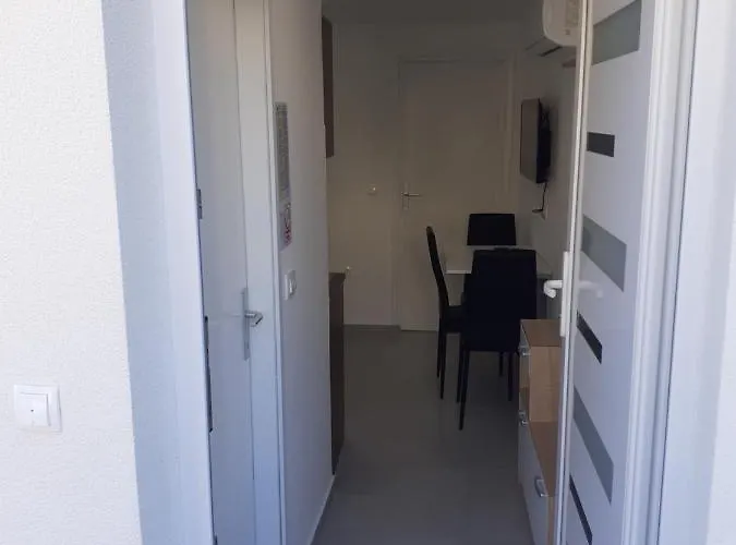 Lorena アパート ザダル